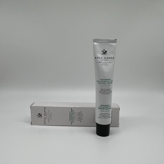 Toothpaste with extracts from natural origin
